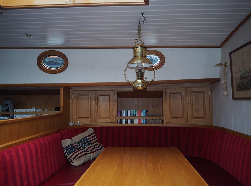 Saloon, Accommodation